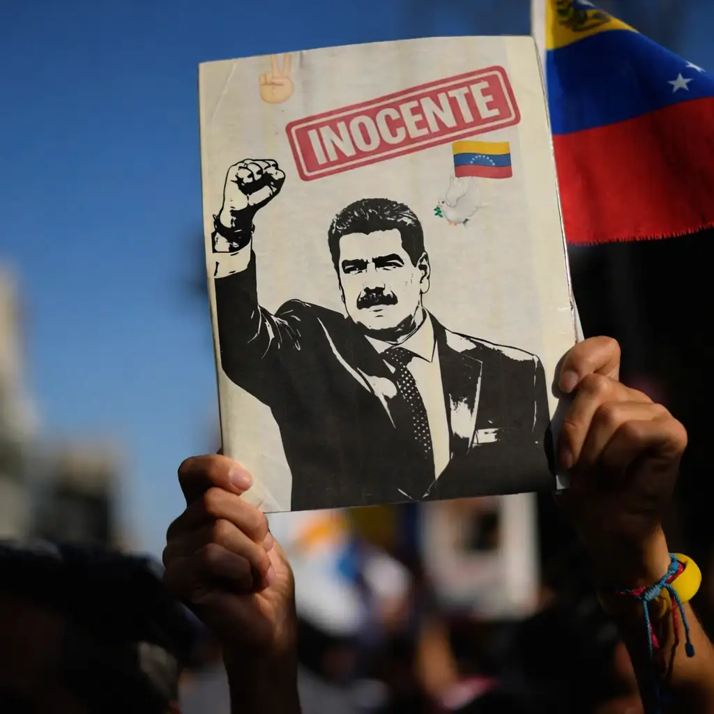 Alex Saab arriving in Venezuela after his 2023 release from US custody, greeted by supporters.