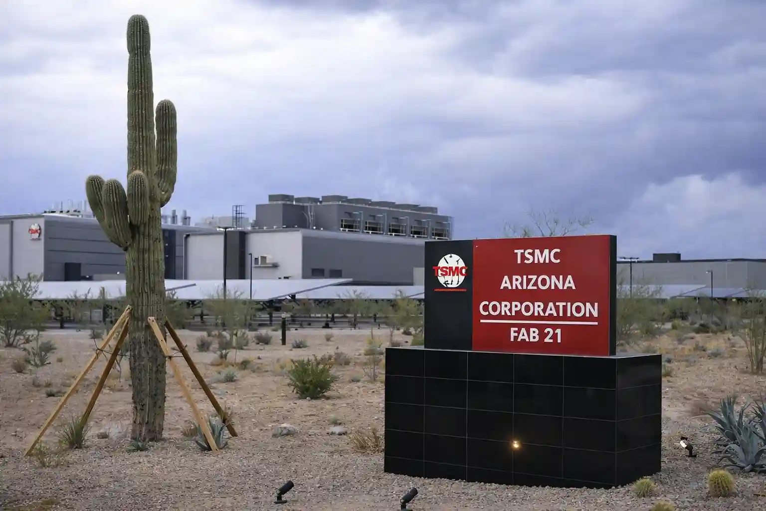 TSMC Arizona factory with a cactus in front, marking the chipmaker's U.S. expansion.